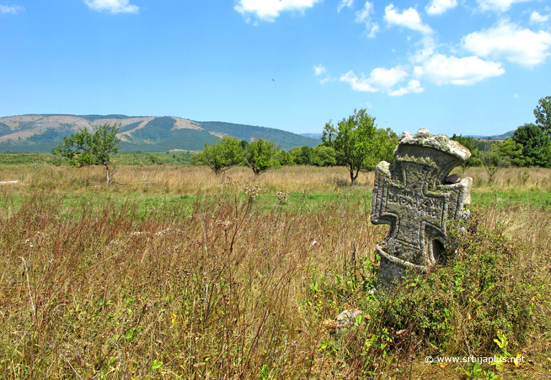 Boljevsko polje, stogodišnji seoski zavetni krst
