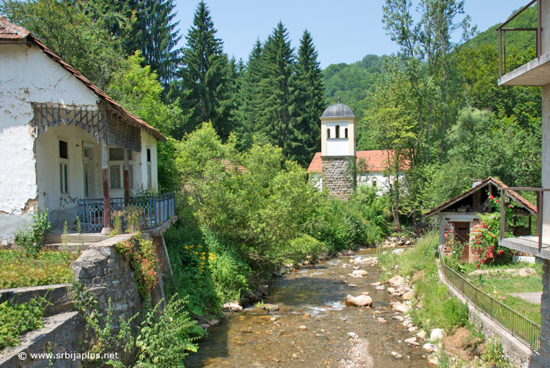 Izuzetno privlačna panorama sela Ruplje