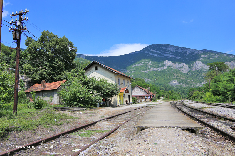 Železnička stanica Ostrovica na pruzi Niš - Dimitrovgrad